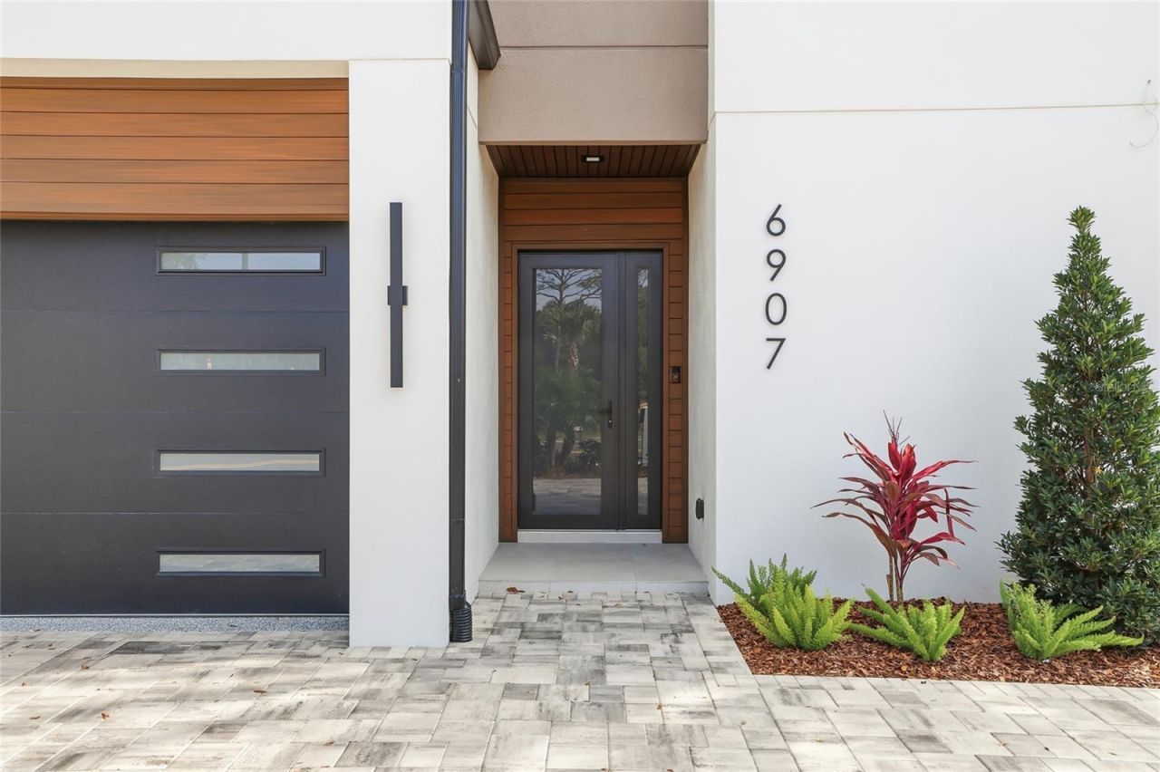 6907 N Boulevard, Tampa, FL 33604 Photo