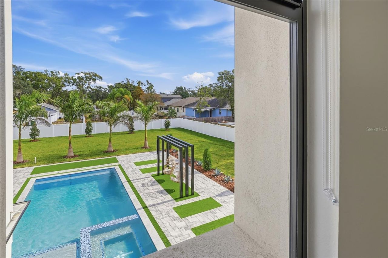 6907 N Boulevard, Tampa, FL 33604 Photo