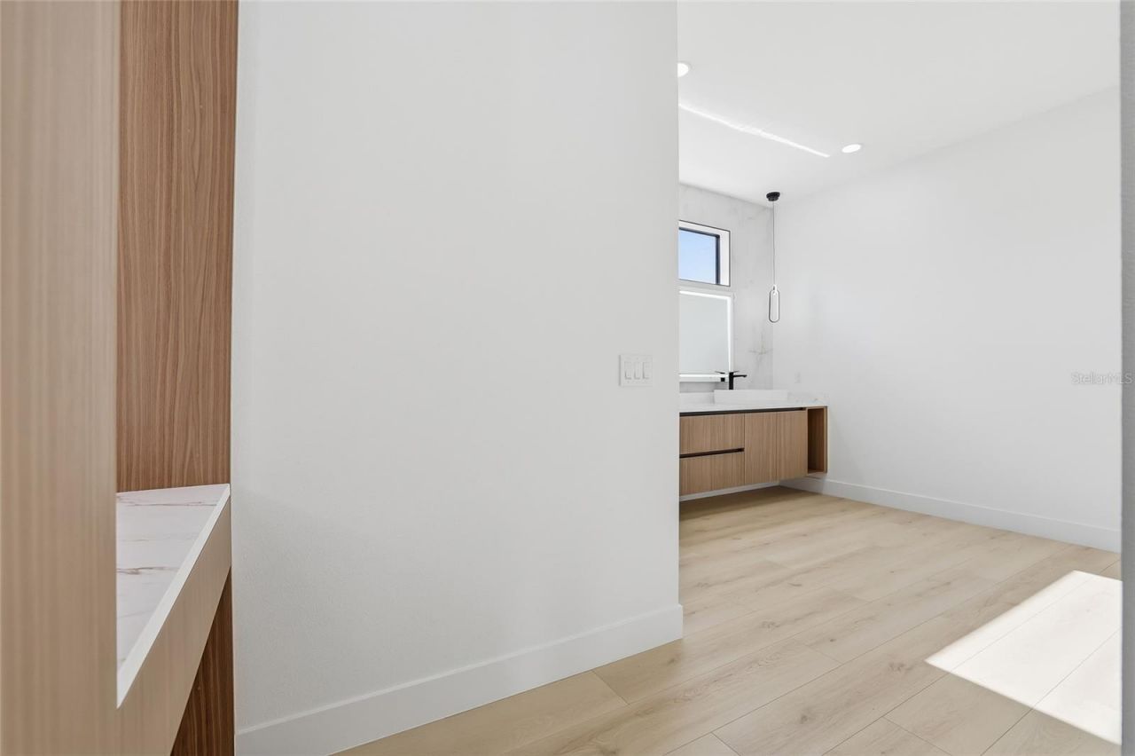 6907 N Boulevard, Tampa, FL 33604 Photo