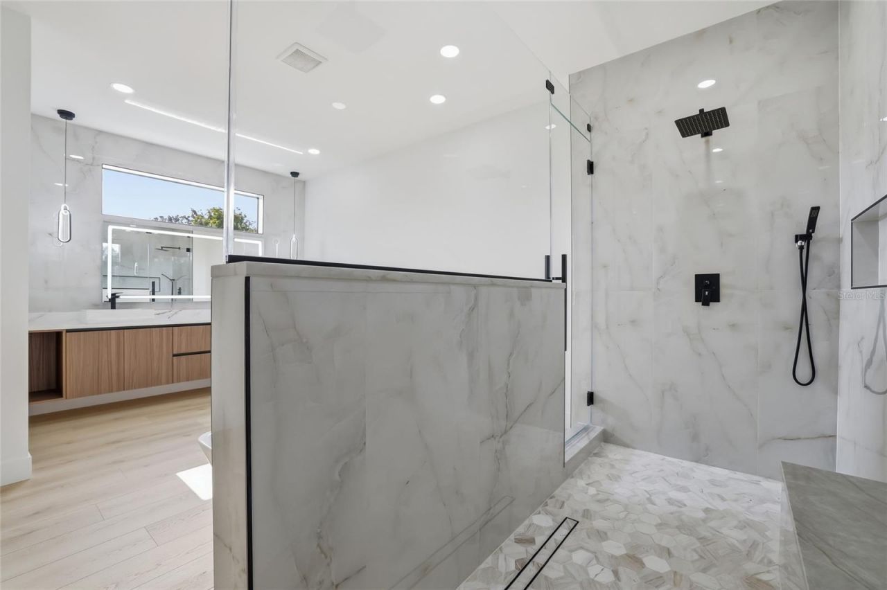 6907 N Boulevard, Tampa, FL 33604 Photo