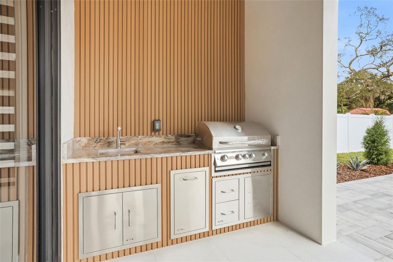 6907 N Boulevard, Tampa, FL 33604 Photo