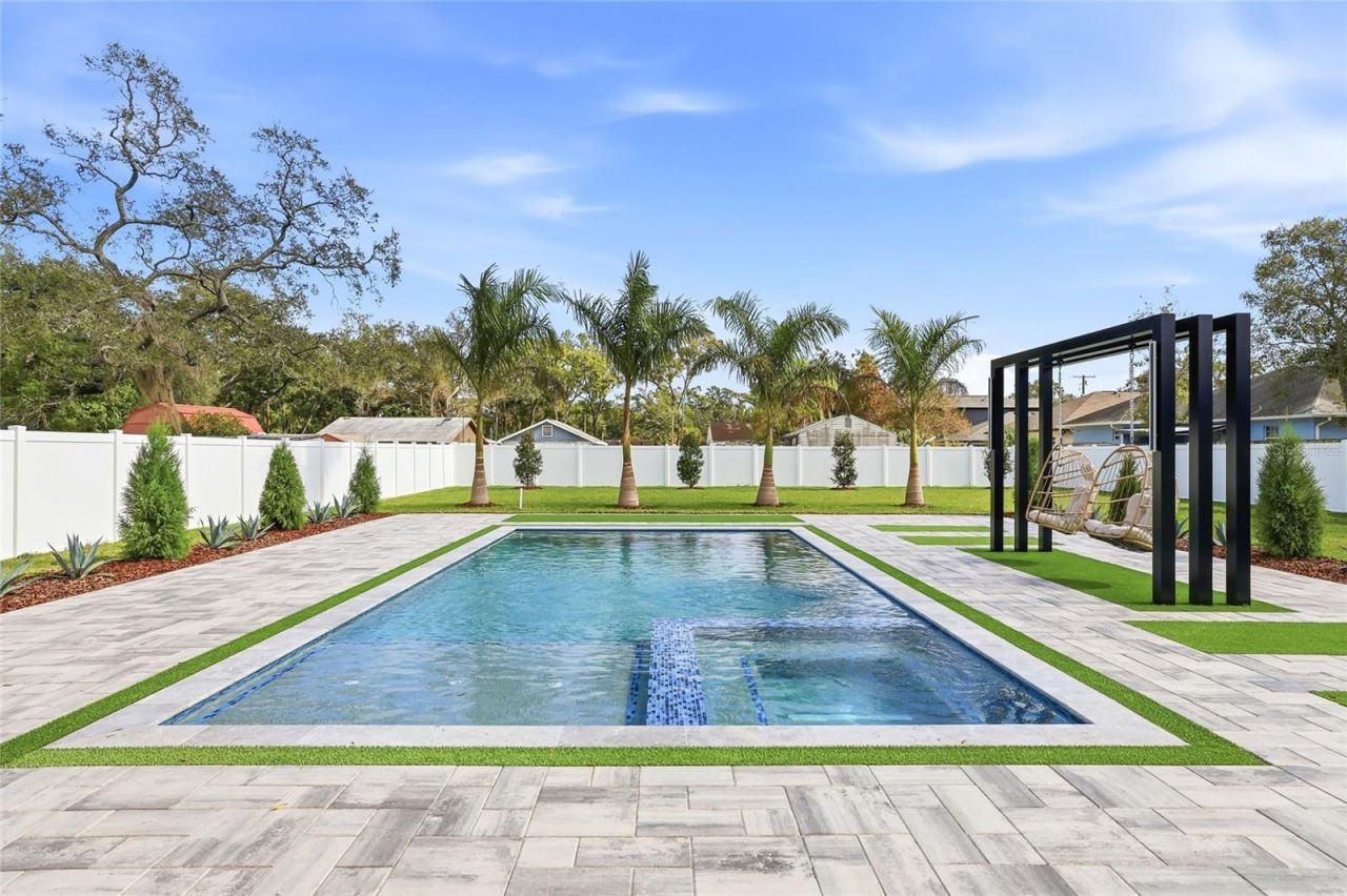 6907 N Boulevard, Tampa, FL 33604 Photo