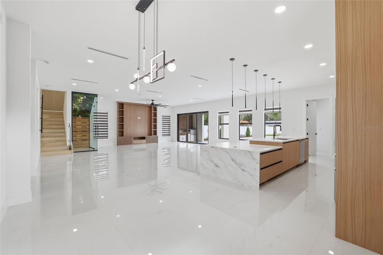 6907 N Boulevard, Tampa, FL 33604 Photo