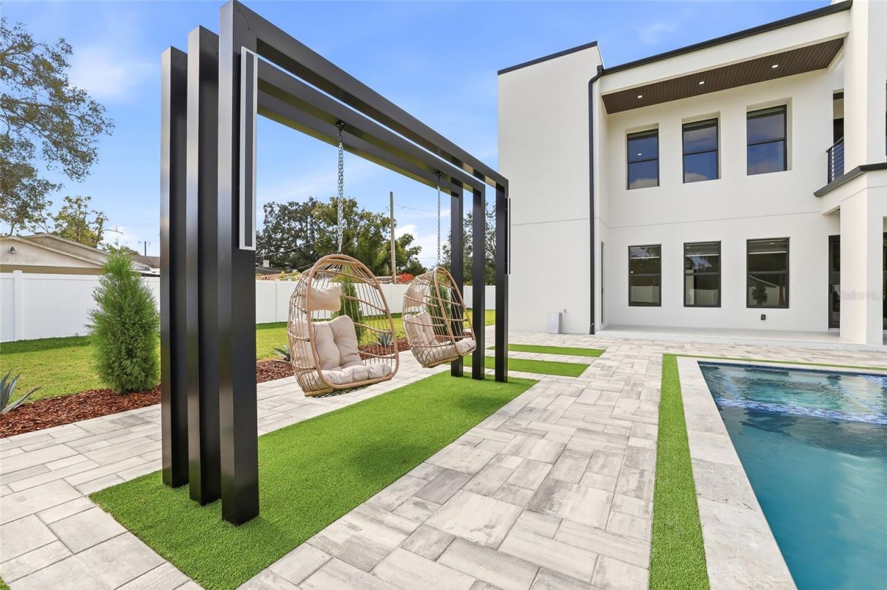 6907 N Boulevard, Tampa, FL 33604 Photo