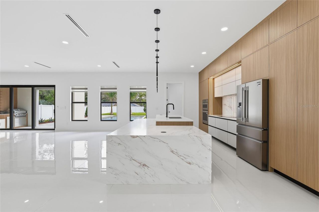 6907 N Boulevard, Tampa, FL 33604 Photo