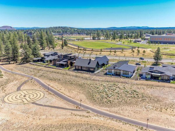3122 NW Crossing Drive, Bend, OR 97703