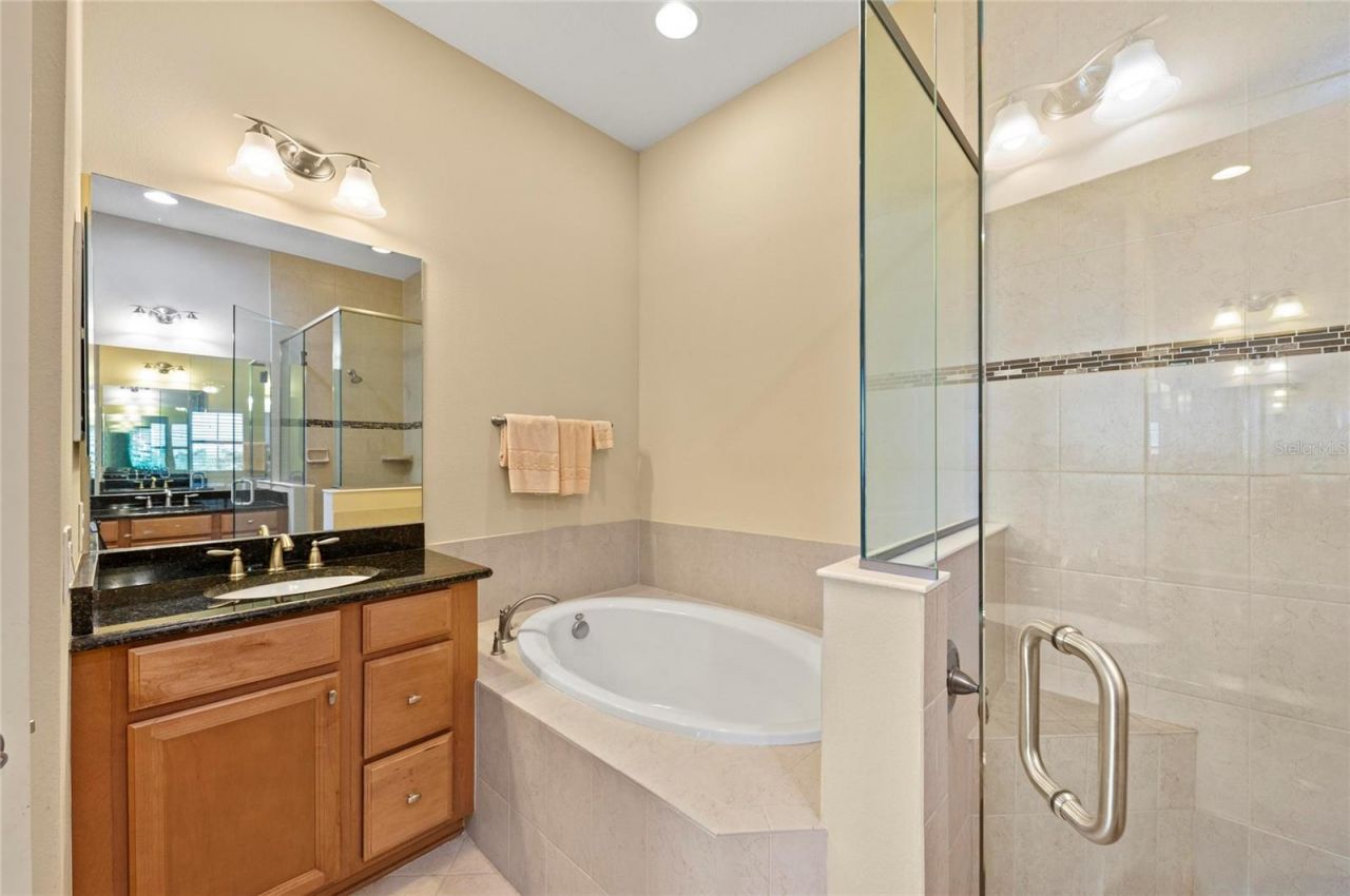 266 Sapphire Lake Drive, Unit 202, Bradenton, FL 34209 Photo