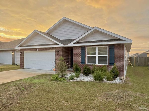 5740 Guinevere Ln, Milton, FL 32583