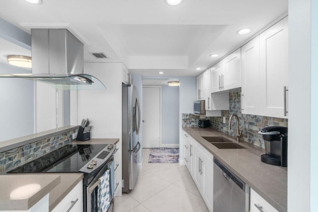 950 Ponce De Leon Road, Unit 401, Boca Raton, FL 33432 Photo