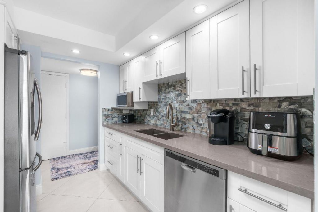 950 Ponce De Leon Road, Unit 401, Boca Raton, FL 33432 Photo