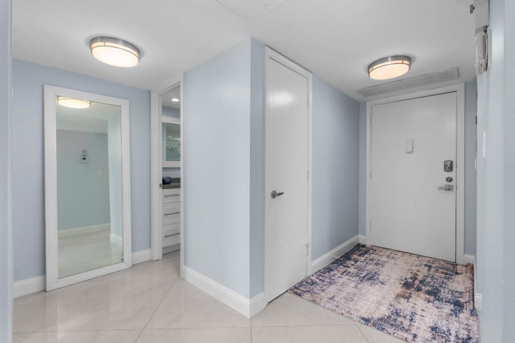 950 Ponce De Leon Road, Unit 401, Boca Raton, FL 33432 Photo