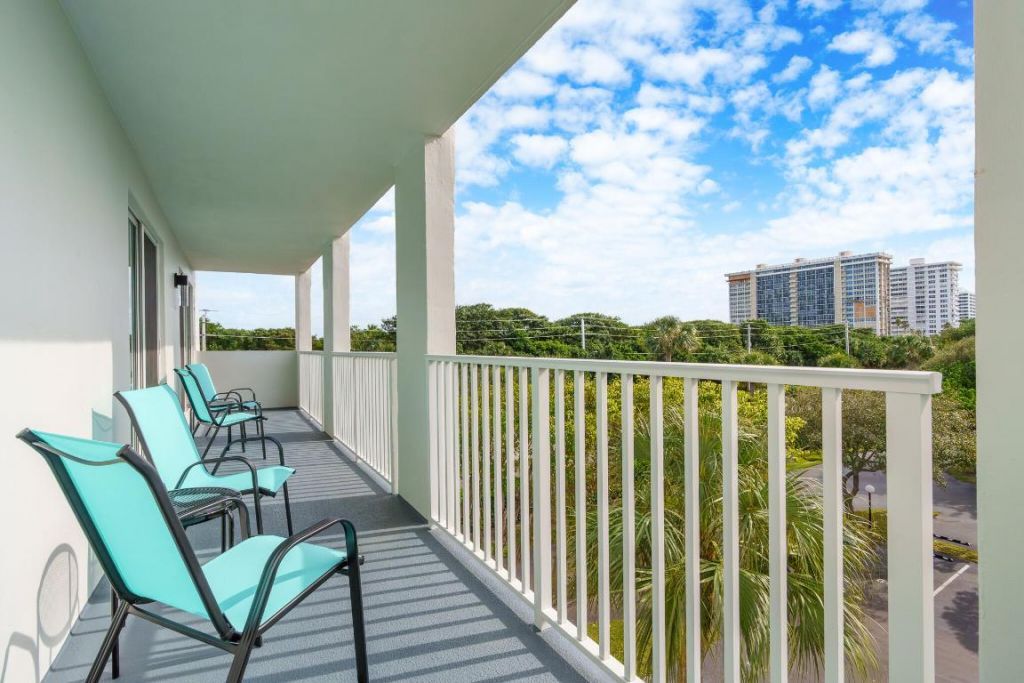 950 Ponce De Leon Road, Unit 401, Boca Raton, FL 33432 Photo