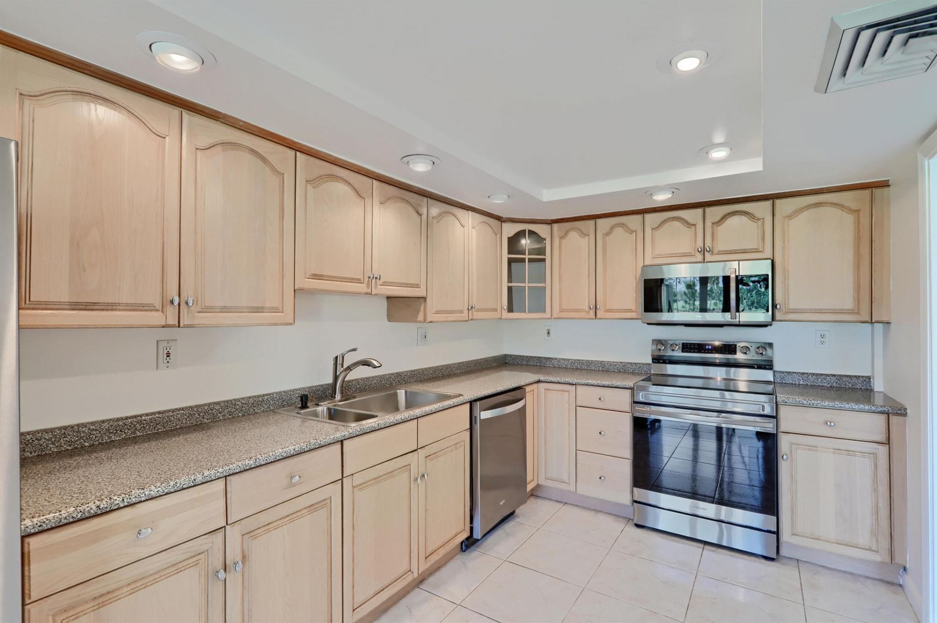 5390 Woodland Lakes Drive, Unit 102, Palm Beach Gardens, FL 33418 Photo