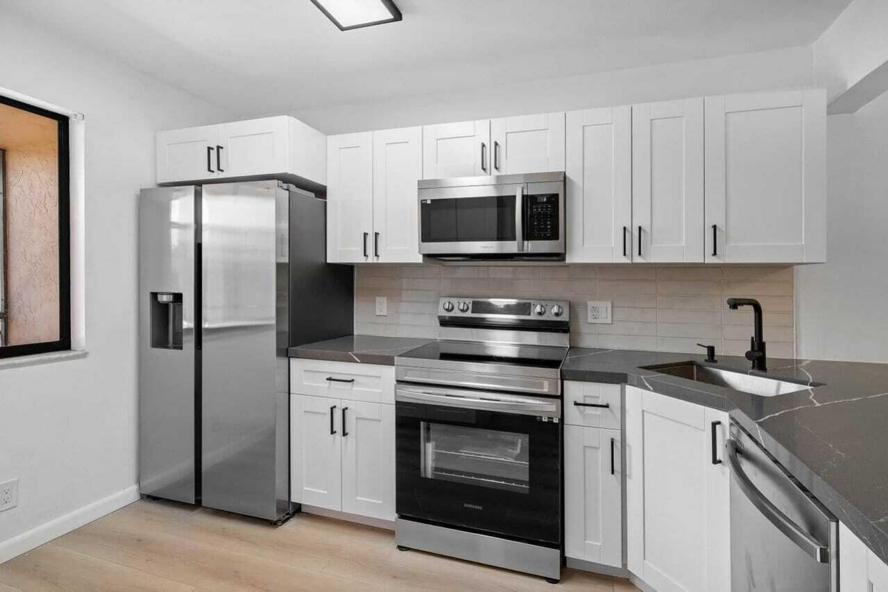 341 Lakeview Drive, Unit 203, Weston, FL 33326 Photo