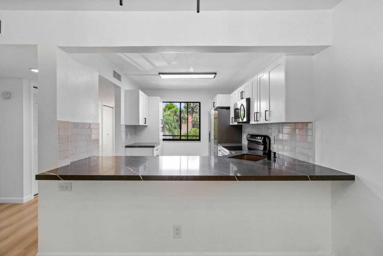 341 Lakeview Drive, Unit 203, Weston, FL 33326 Photo