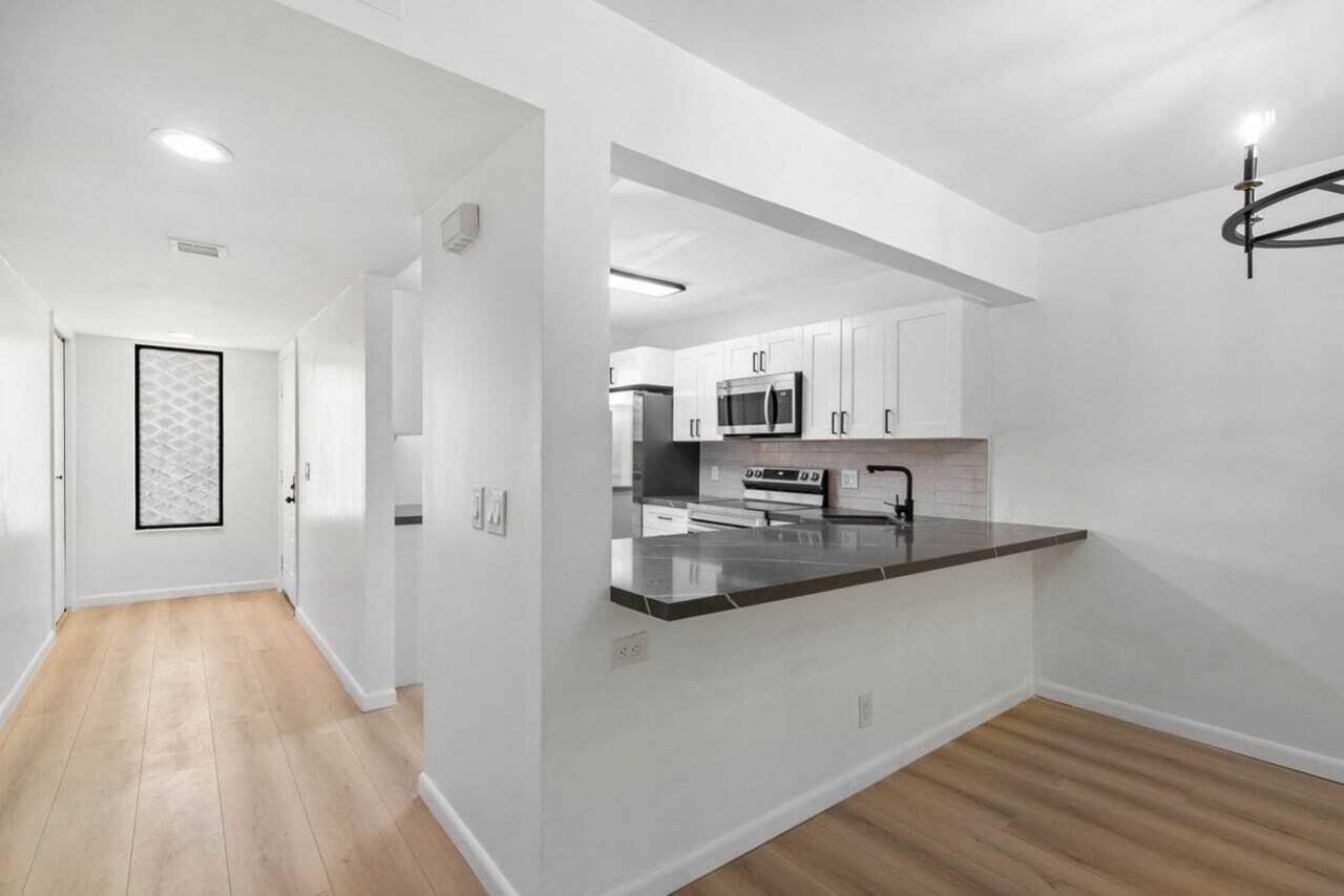 341 Lakeview Drive, Unit 203, Weston, FL 33326 Photo