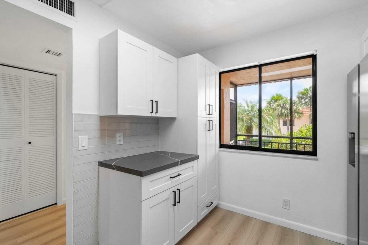 341 Lakeview Drive, Unit 203, Weston, FL 33326 Photo