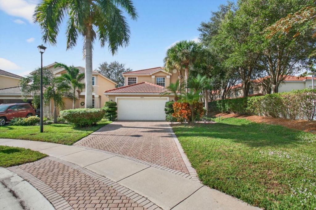 7533 Topiary Avenue, Boynton Beach, FL 33437 Main Photo