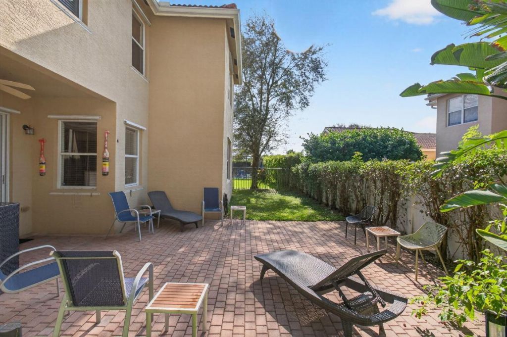 7533 Topiary Avenue, Boynton Beach, FL 33437 Photo