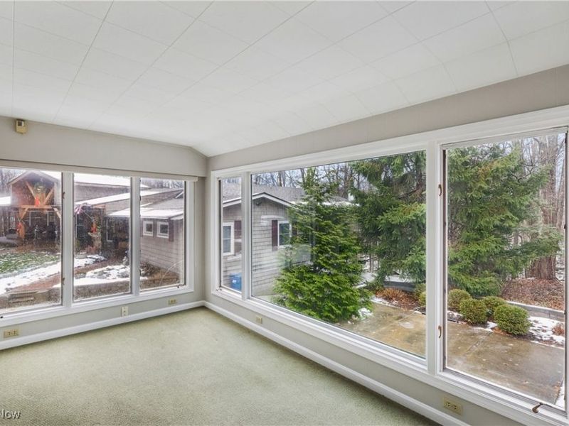 472 Sunset Drive, Amherst, OH 44001 Photo 10