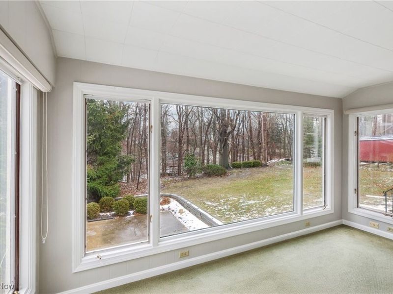 472 Sunset Drive, Amherst, OH 44001 Photo 11