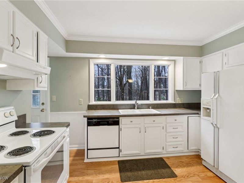 472 Sunset Drive, Amherst, OH 44001 Photo 15