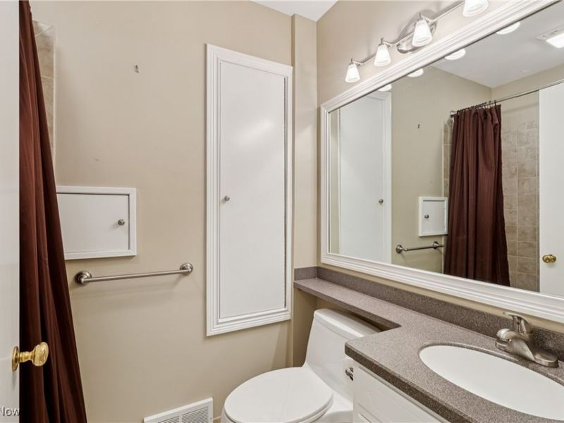 472 Sunset Drive, Amherst, OH 44001 Photo 22