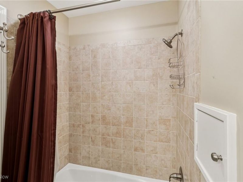 472 Sunset Drive, Amherst, OH 44001 Photo 23