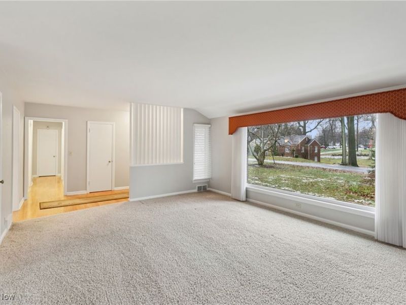 472 Sunset Drive, Amherst, OH 44001 Photo 7