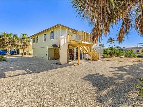 3637 Schooner LN, ST. JAMES CITY, FL 33956