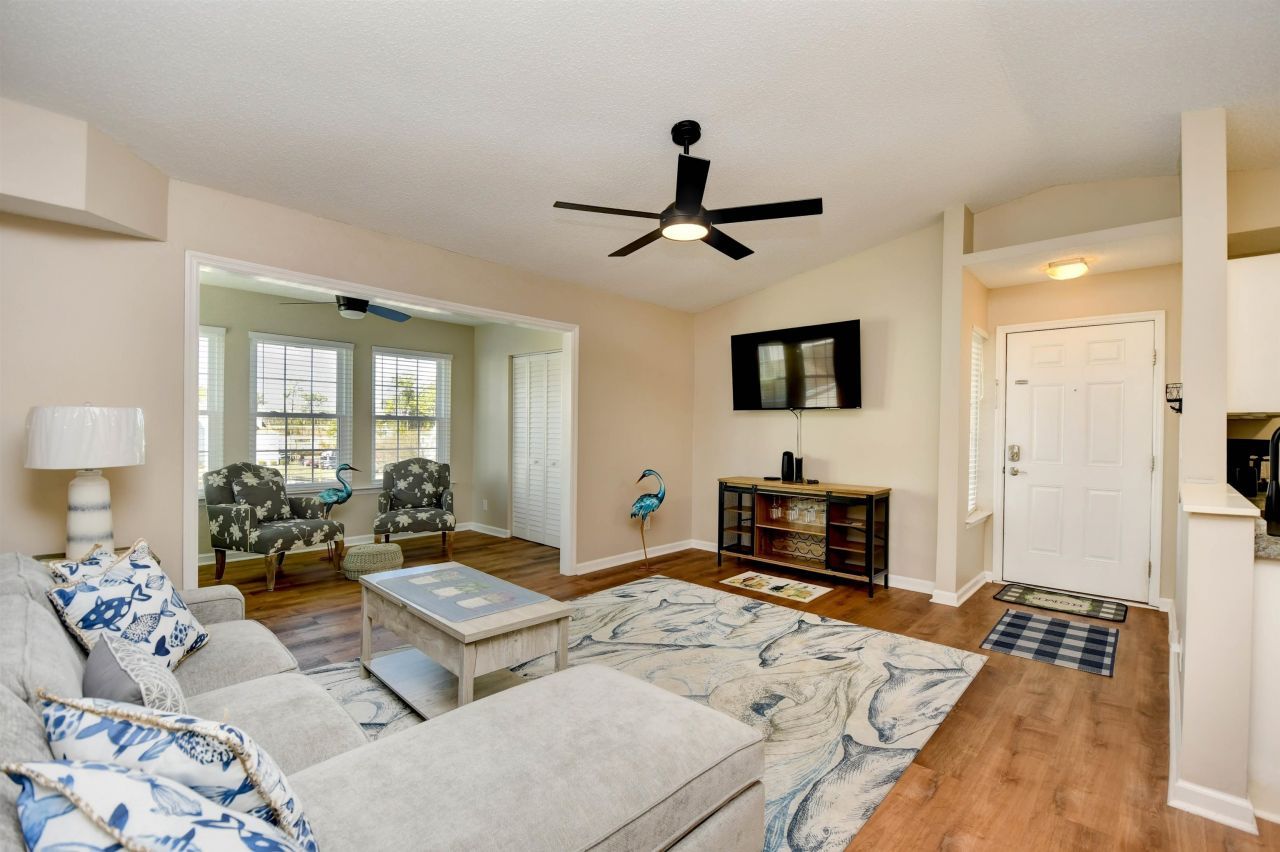 2263 Andover Dr. Photo 10