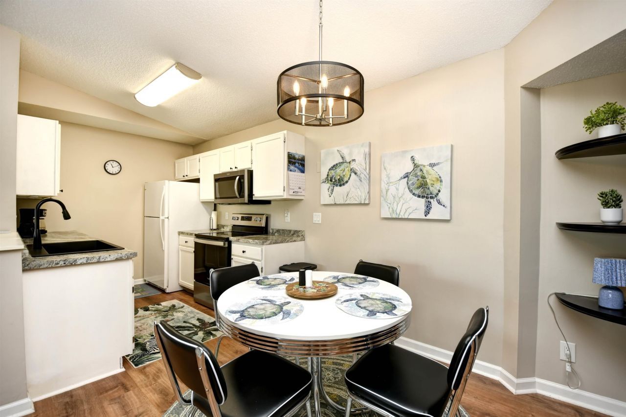 2263 Andover Dr. Photo 14