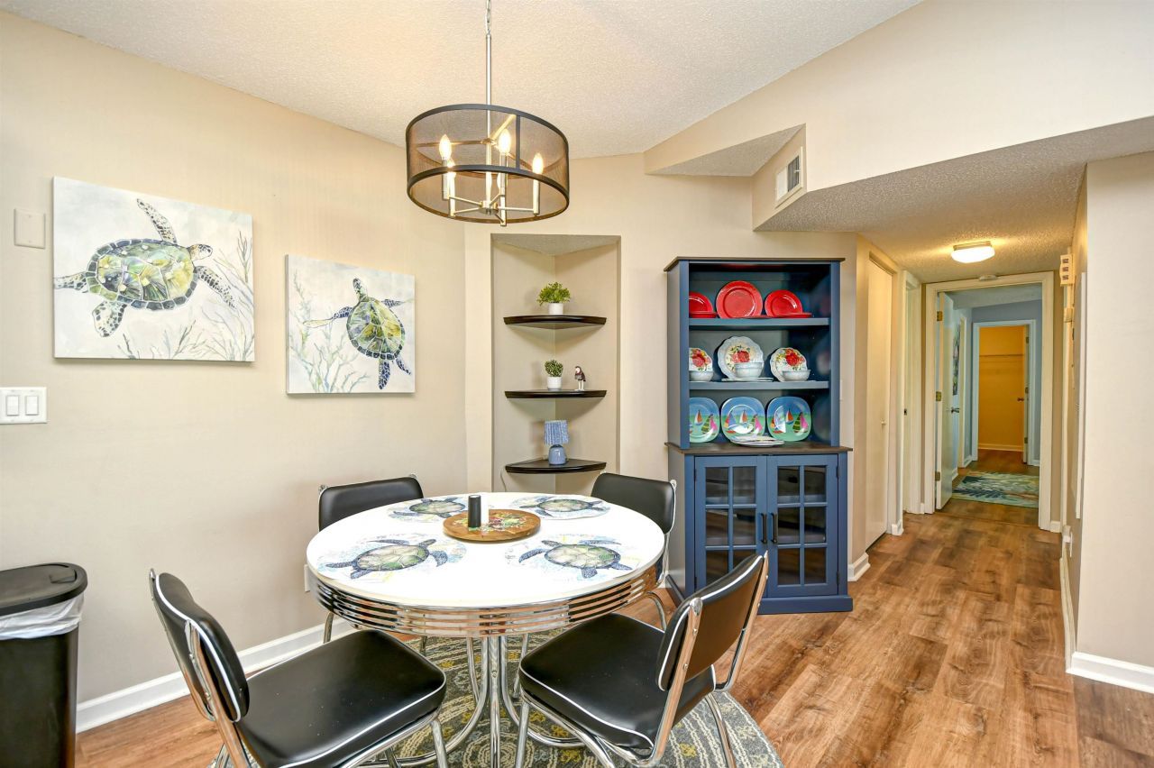 2263 Andover Dr. Photo 17