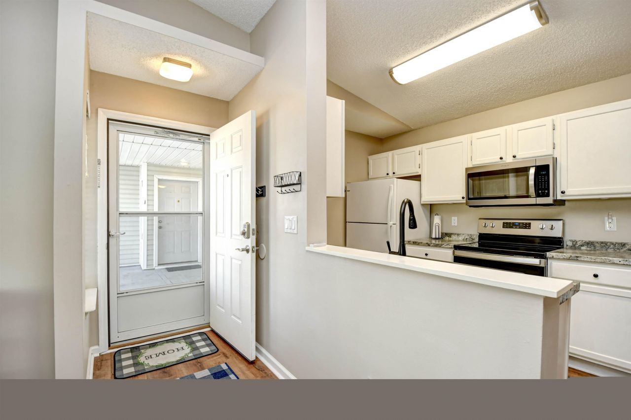 2263 Andover Dr. Photo 6