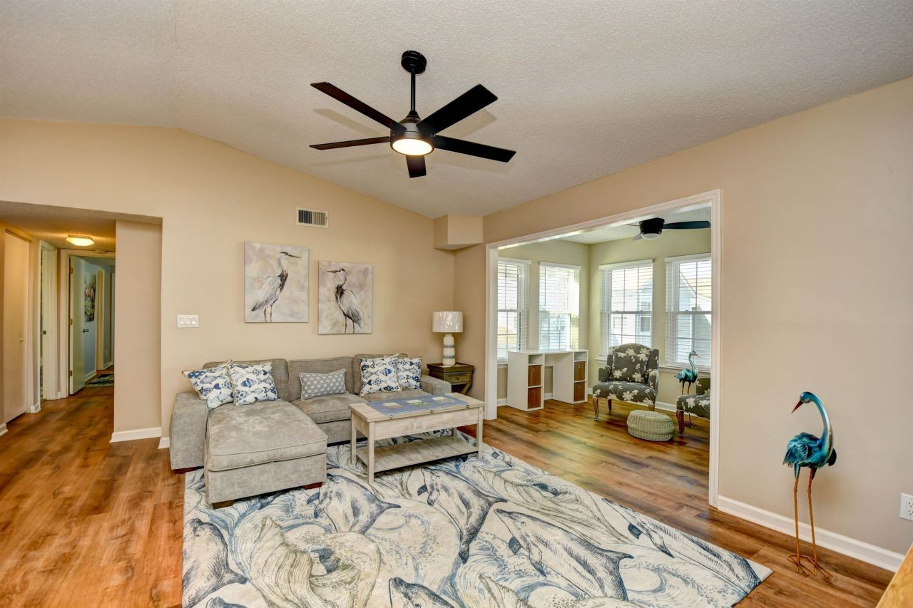 2263 Andover Dr. Photo 7