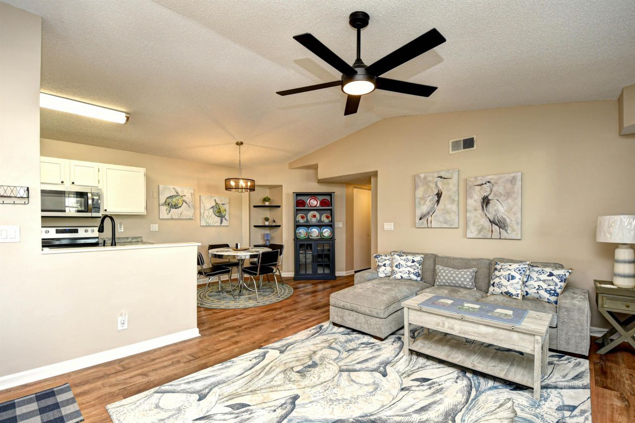 2263 Andover Dr. Photo 8