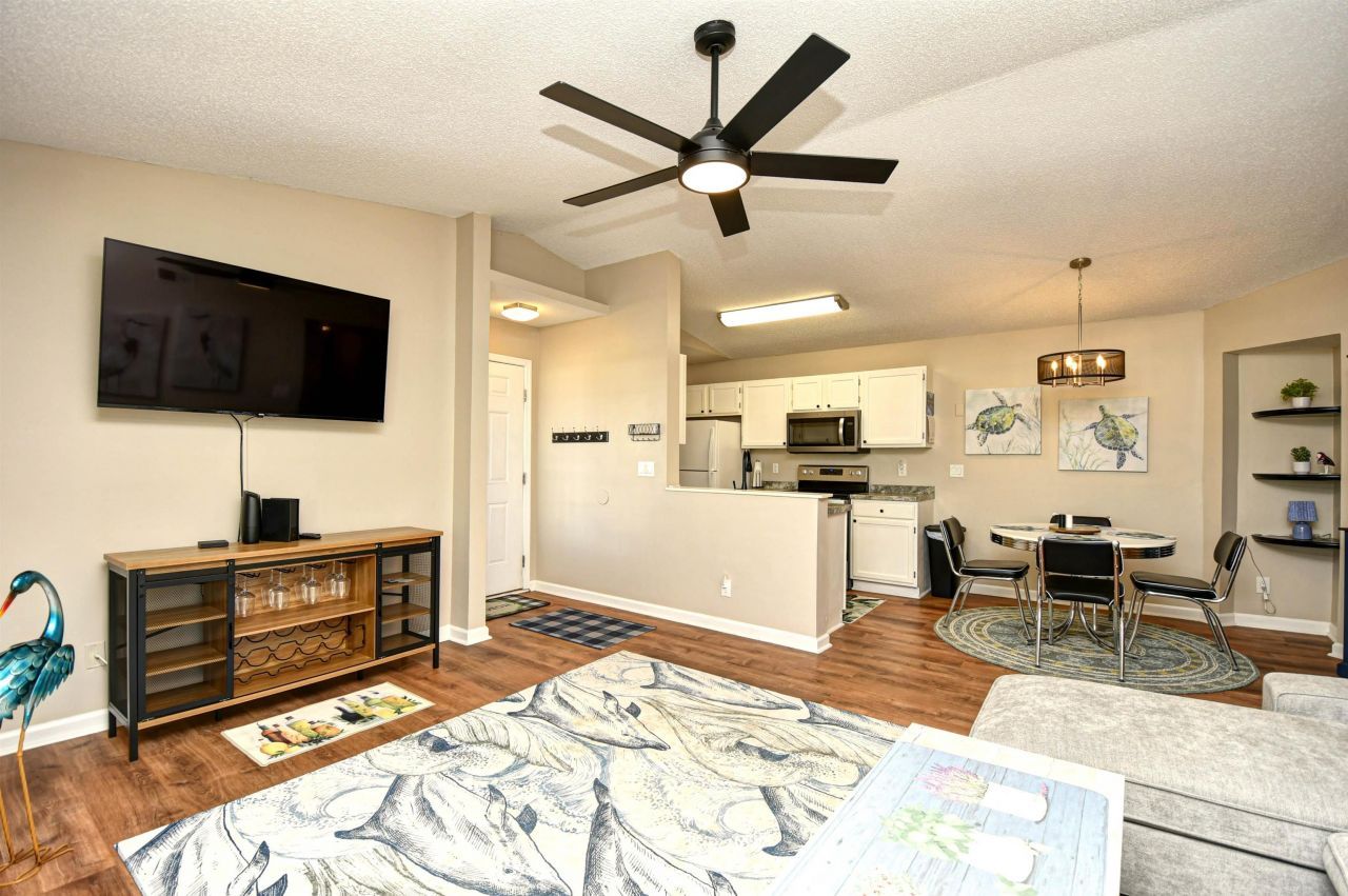 2263 Andover Dr. Photo 9