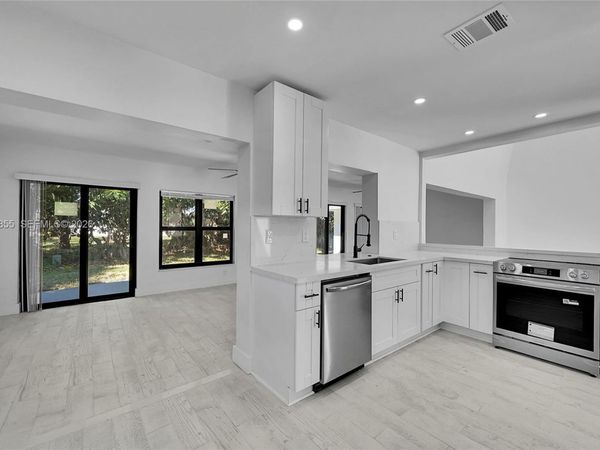 4603 King Palm Dr, Tamarac, FL 33319