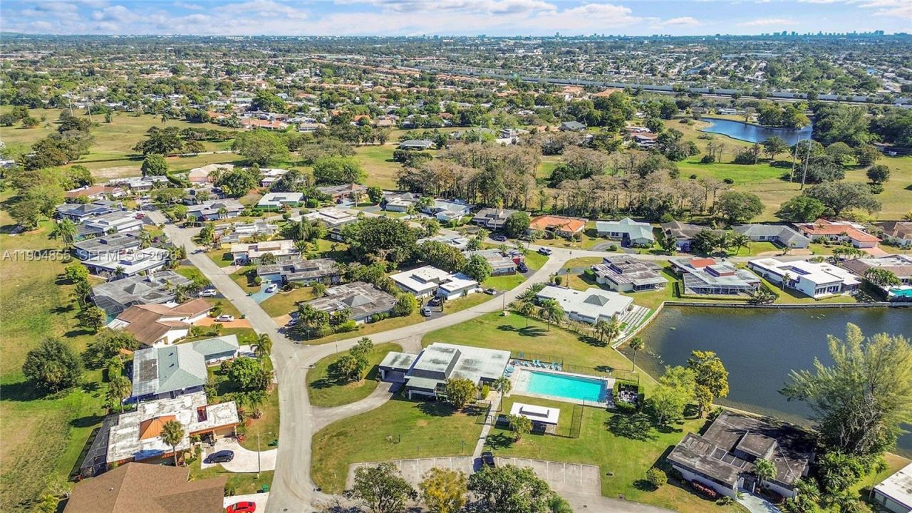 4603 King Palm Dr, Tamarac, FL 33319 Photo