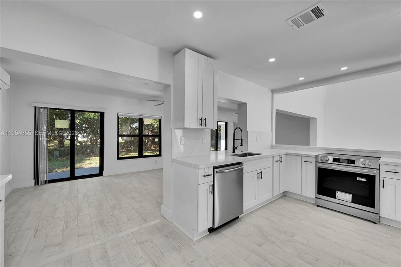 4603 King Palm Dr, Tamarac, FL 33319 Photo