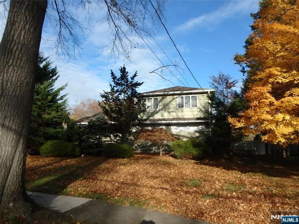 31 Leonard Drive, OLD TAPPAN, NJ 07675