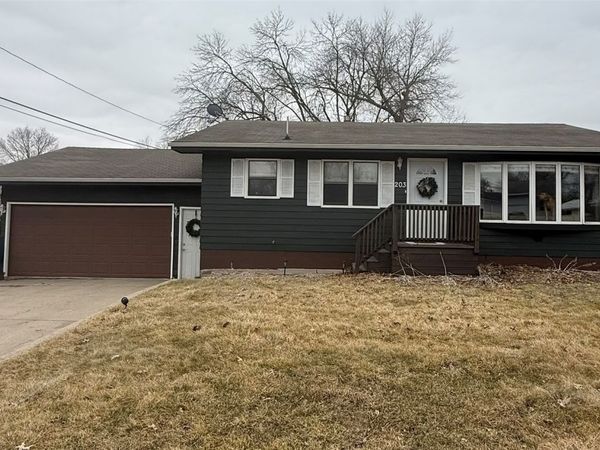 203 Ninth Avenue, Vinton, IA 52349