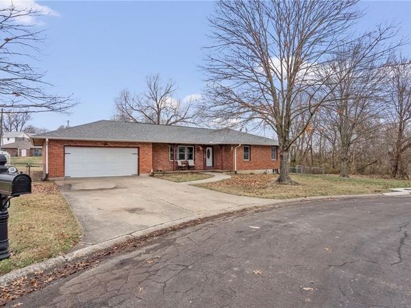 430 Chestnut Drive, Marshall, MO 65340