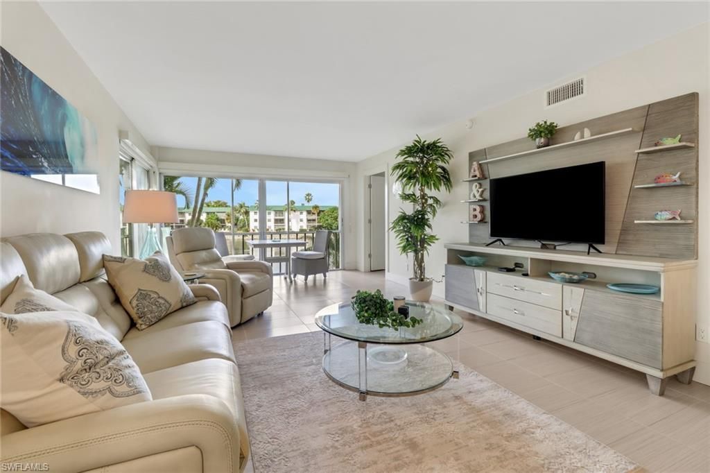 3055 Riviera Dr, Unit 201, Naples, FL 34103 Photo