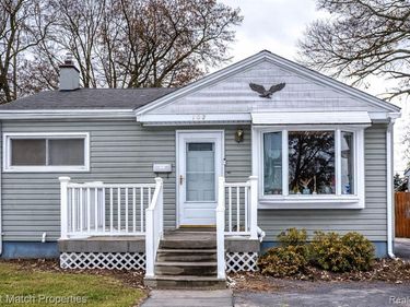 102 E Cornell Avenue, Pontiac, MI 48340