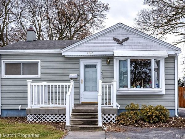 102 E Cornell Avenue, Pontiac, MI 48340