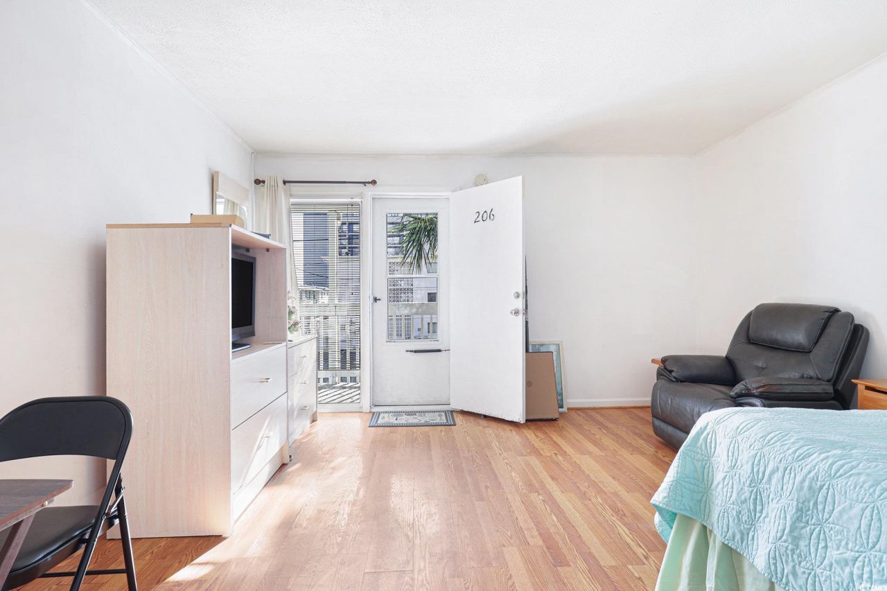 307 Flagg St. Photo 8