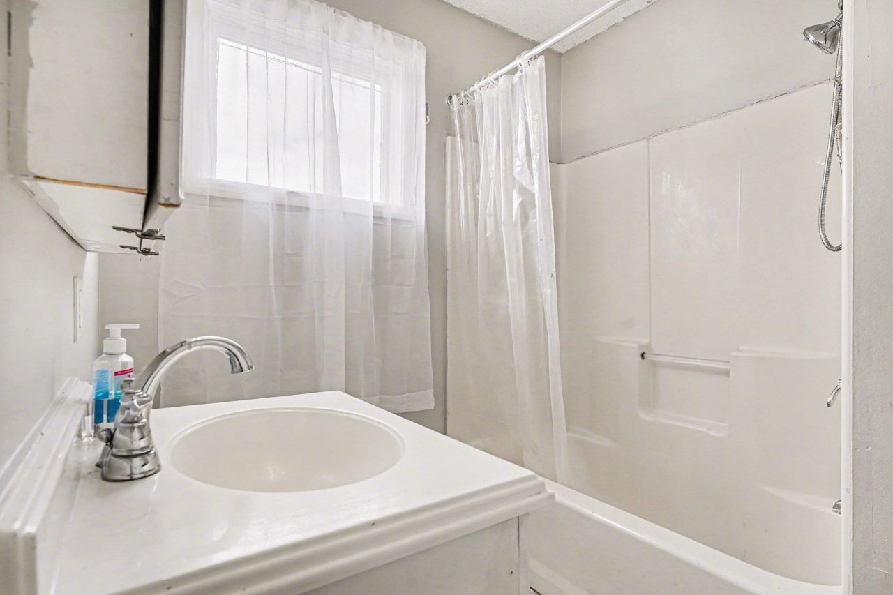 307 Flagg St. Photo 12