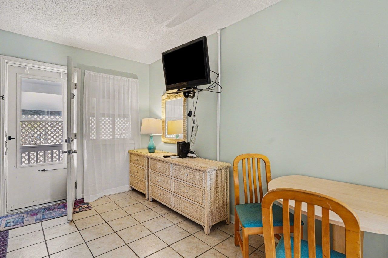 307 Flagg St. Photo 6