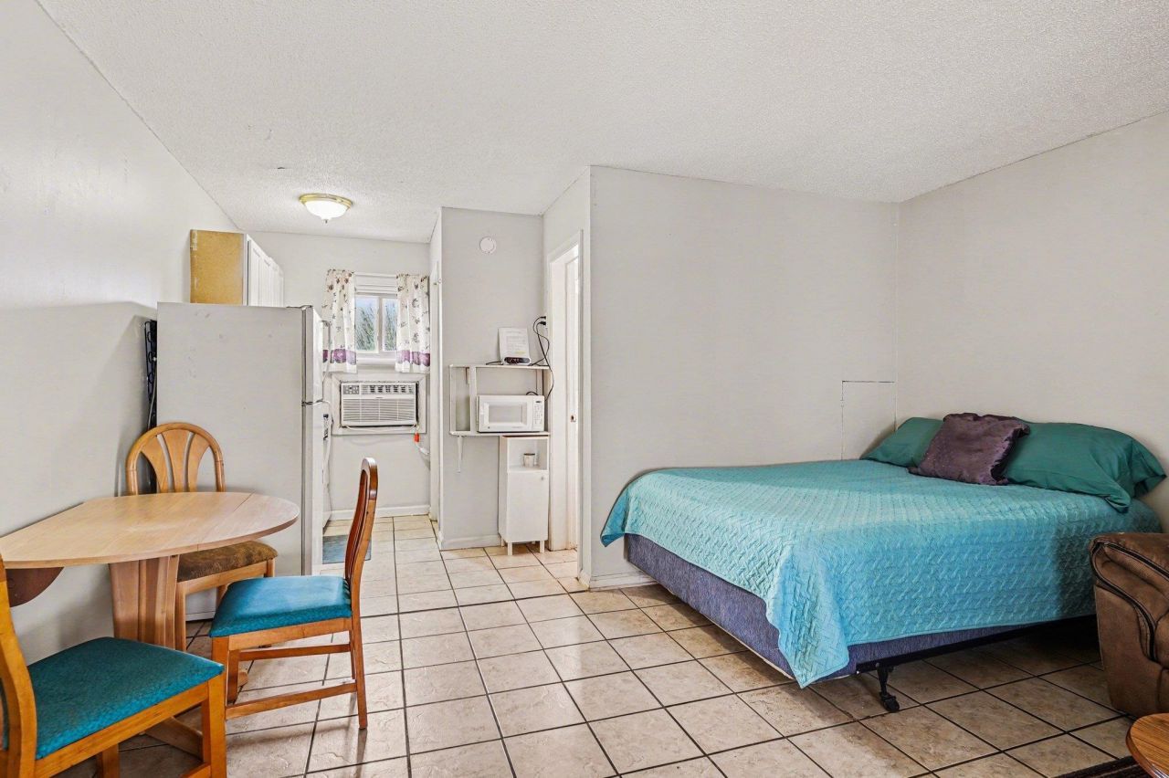 307 Flagg St. Photo 7